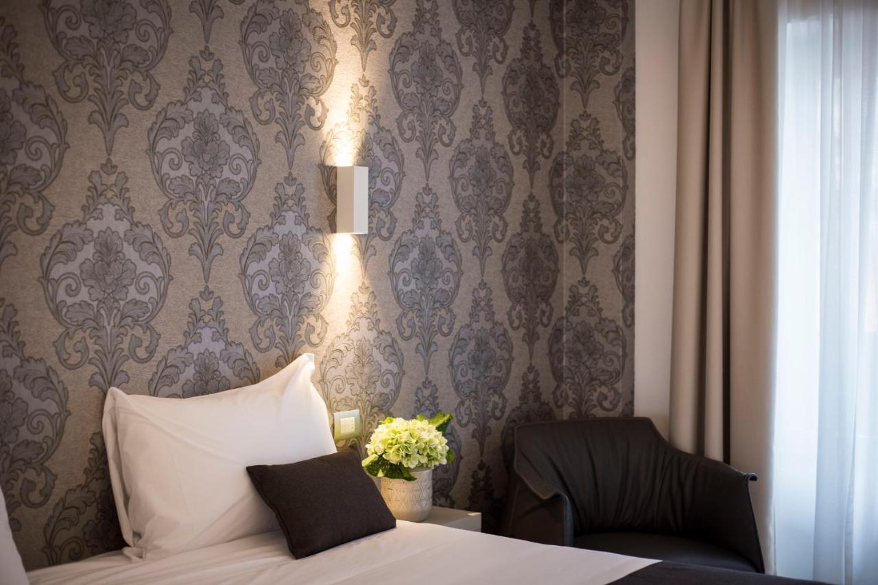 Hotel Ponti Angera Extérieur photo