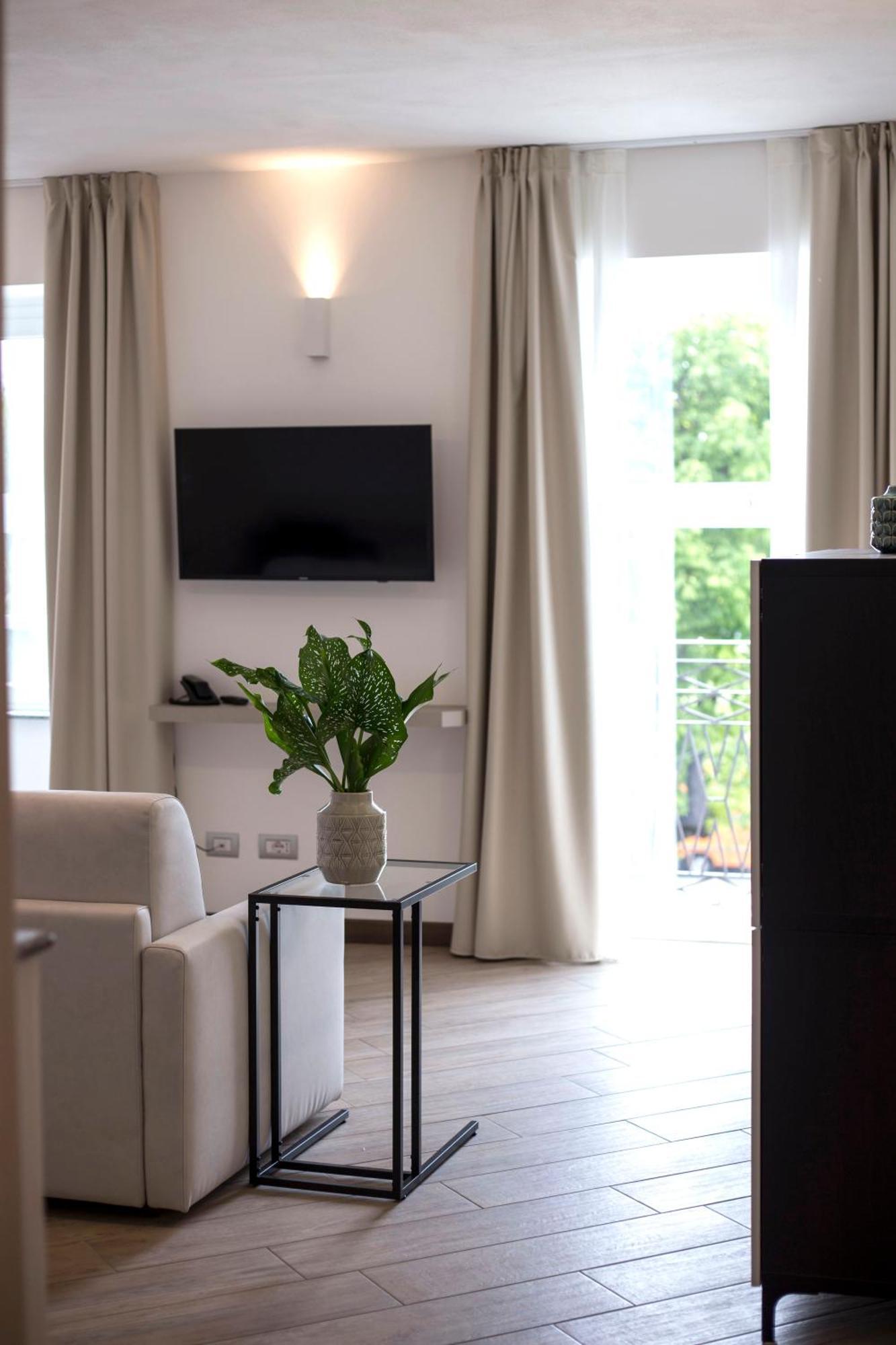 Hotel Ponti Angera Extérieur photo