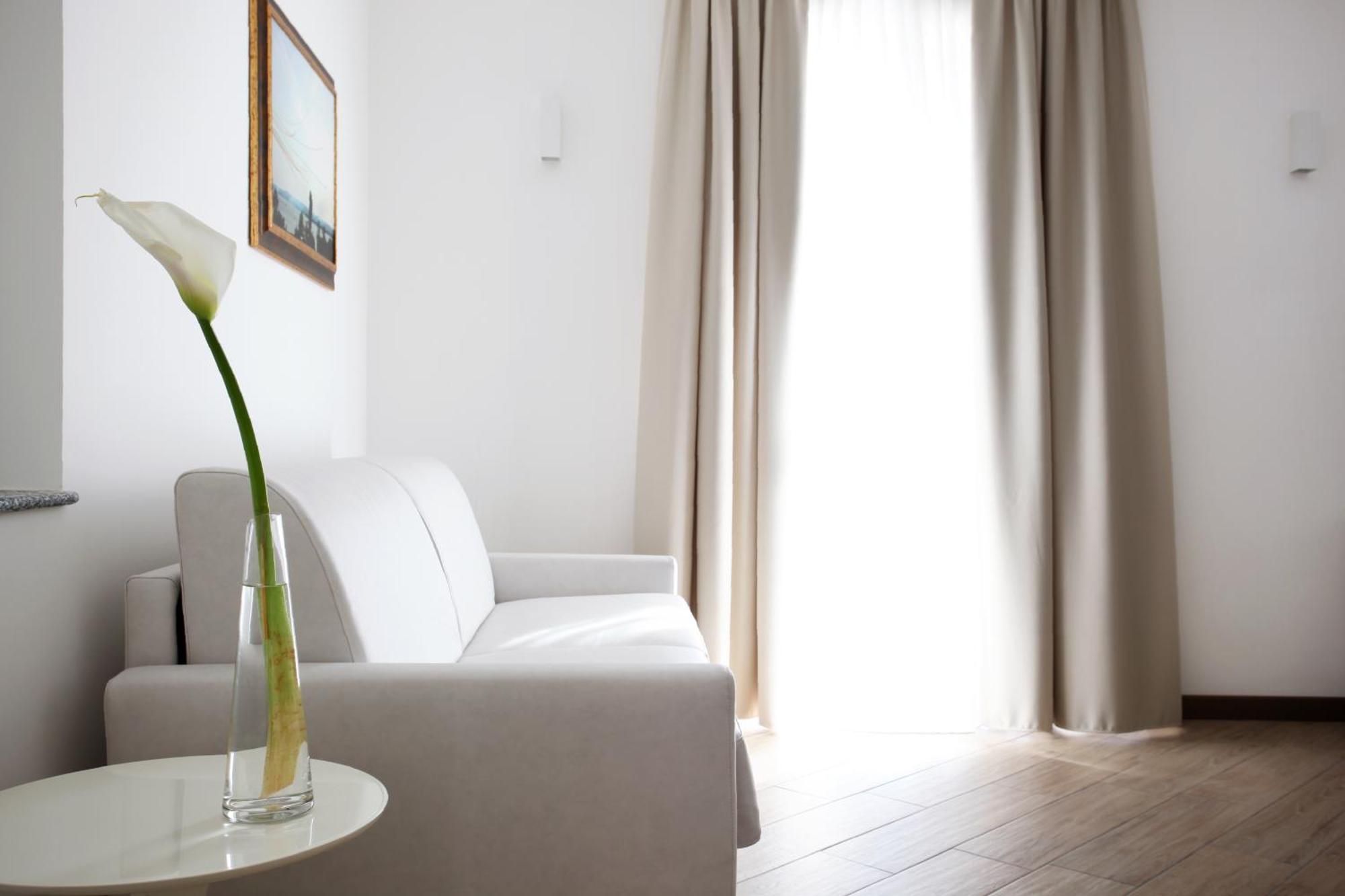 Hotel Ponti Angera Extérieur photo